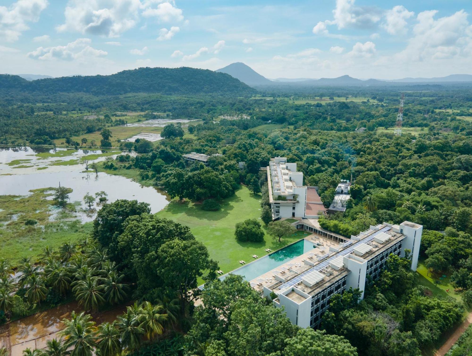 Jetwing Lake Dambulla Exterior photo
